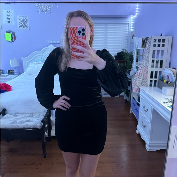 Velvet black long sleeve dress - Picture 1 of 4